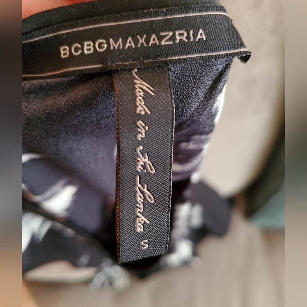 BCBG Maxazria Black White Floral Sleeveles Summer Top - Picture 7 of 8